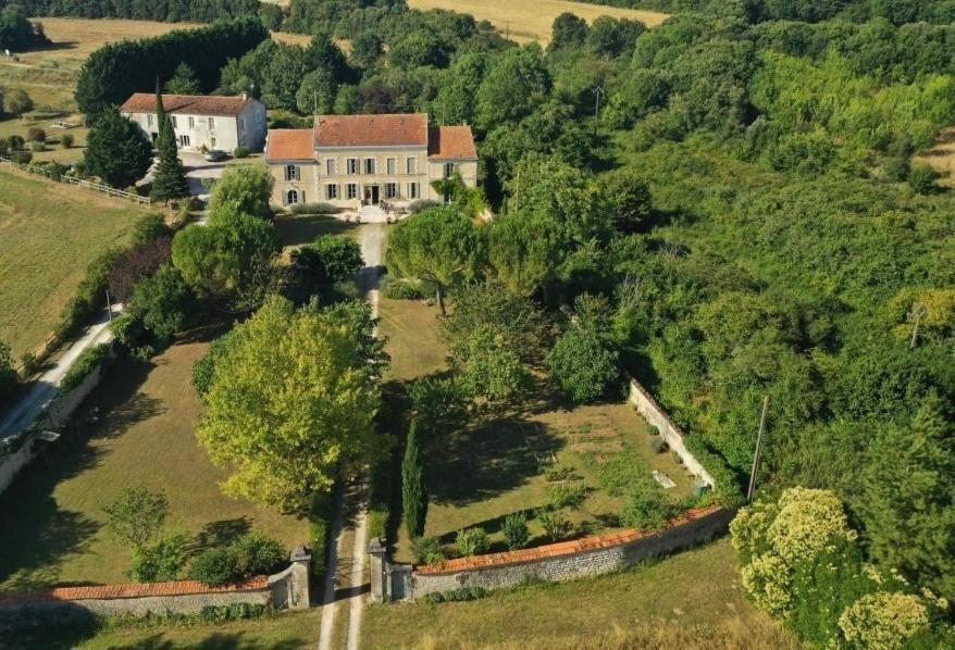 Bed and Breakfast La Burie Saint-Savinien Exterior foto